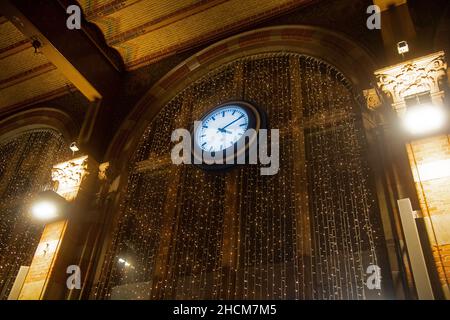 Features and architecture of Amsterdam Central Station in the evening Stock Photo