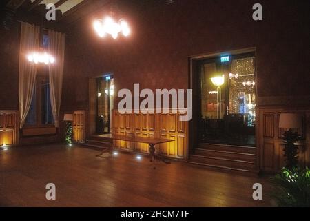 Features and architecture of Amsterdam Central Station in the evening Stock Photo