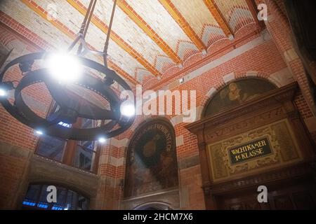 Features and architecture of Amsterdam Central Station in the evening Stock Photo