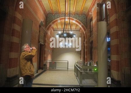 Features and architecture of Amsterdam Central Station in the evening Stock Photo