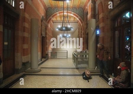 Features and architecture of Amsterdam Central Station in the evening Stock Photo