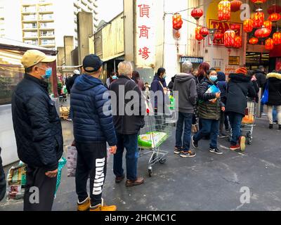 Paris, France, Large Crowd People Queuing on Line Outside Shopping in Chinese Supermarket 'Tang Freres' in Chinatown, Paris shop street, modern supermarket exterior, men and women in crowd with masks Chinese migrants Stock Photo