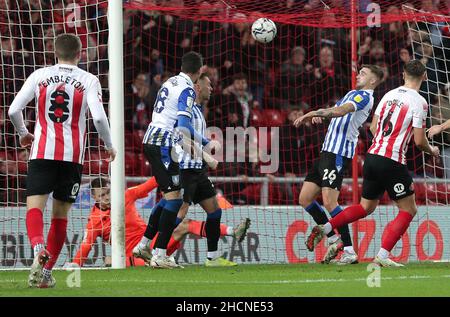 Sunderland's Callum Doyle (right) scores their side's third goal of the game during the Sky Bet League One match at the Stadium of Light, Sunderland. Picture date: Thursday December 30, 2021. Stock Photo
