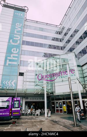 Slough, UK. 10th July, 2021. Shoppers approach an entrance to the Queensmere shopping centre. Plans are shortly expected to be submitted to Slough Bor Stock Photo