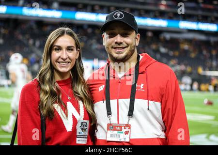 Las Vegas, NV, USA. 30th Dec, 2021. Las Vegas Raider Alec Ingold (R) and his fiancee Alexa Leiterman (L) pose for a quick photo prior to the start of the SRS Distribution Las Vegas Bowl featuring the Wisconsin Badgers and the Arizona State Sun Devils at Allegiant Stadium in Las Vegas, NV. Christopher Trim/CSM/Alamy Live News Stock Photo