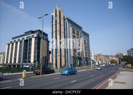 Views along London Road in Nottingham with the Jury's Inn highrise building in the UK Stock Photo