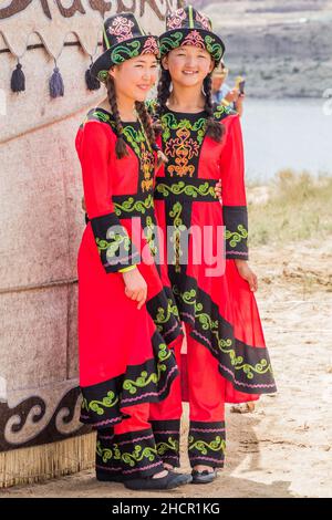 ISSYK KUL, KYRGYZSTAN - JULY 15, 2018: Local girls wearing the traditional dress at the Ethnofestival Teskey Jeek at the coast of Issyk Kul lake in Ky Stock Photo