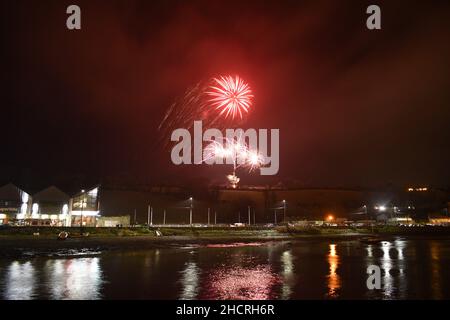 Bantry, West Cork, Ireland. 31st Dec, 2021. Bantry locals watched a firework display this evening to mark the end of 2021. The fireworks was organised for by the Bantry Tourist Office. Credit: Karlis Dzjamko/Alamy Live News. Stock Photo