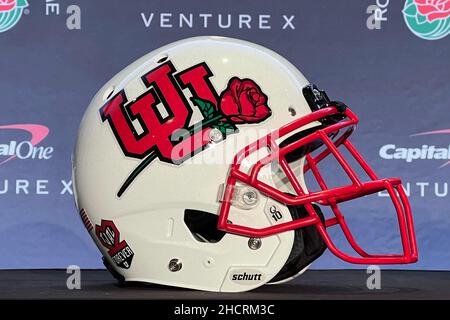 Utah Utes Rose Bowl Custom Pocket Pro Helmet – Pink, Bowling Theme
