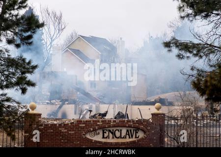 Louisville, Colorado, USA. 31st Dec, 2021. Aftermath in the neighborhood between Harper Lake and S Centennial Parkway in Louisville, CO following the Marshall Fire that spread rapidly into Louisville and Superior, CO on Dec 31, 2021. (Credit Image: © Carl Glenn Payne/ZUMA Press Wire Service) Stock Photo