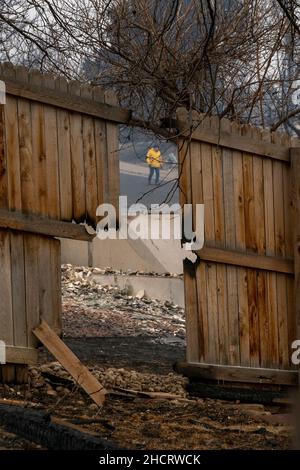 Louisville, Colorado, USA. 31st Dec, 2021. Aftermath in the neighborhood between Harper Lake and S Centennial Parkway in Louisville, CO following the Marshall Fire that spread rapidly into Louisville and Superior, CO on Dec 31, 2021. (Credit Image: © Carl Glenn Payne/ZUMA Press Wire Service) Stock Photo