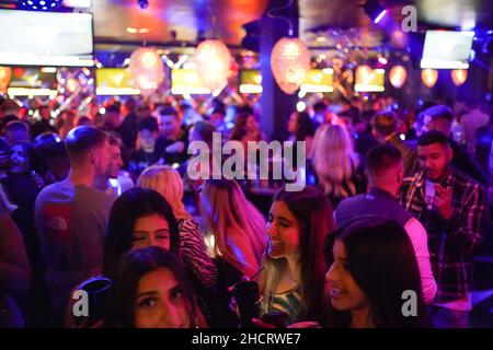 Revellers at Players Bar in Birmingham during New Year's Eve celebrations. Picture date: Saturday January 1, 2022. Stock Photo