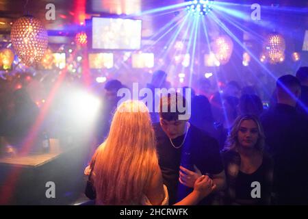 Revellers at Players Bar in Birmingham during New Year's Eve celebrations. Picture date: Friday December 31, 2021. Stock Photo