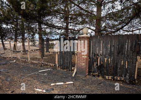 Louisville, Colorado, USA. 31st Dec, 2021. Aftermath in the neighborhood between Harper Lake and S Centennial Parkway in Louisville, CO following the Marshall Fire that spread rapidly into Louisville and Superior, CO on Dec 31, 2021. (Credit Image: © Carl Glenn Payne/ZUMA Press Wire Service) Stock Photo