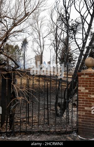 Louisville, Colorado, USA. 31st Dec, 2021. Aftermath in the neighborhood between Harper Lake and S Centennial Parkway in Louisville, CO following the Marshall Fire that spread rapidly into Louisville and Superior, CO on Dec 31, 2021. (Credit Image: © Carl Glenn Payne/ZUMA Press Wire Service) Stock Photo