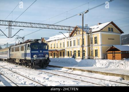 Zakopane, Poland - December 28, 2021: Train at Zakopane train station on December 28, 2021. Stock Photo