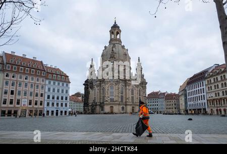 Dresden, Germany. 01st Jan, 2022. Employees of the city cleaning department are busy cleaning up after New Year's Eve on the Neumarkt in front of the Frauenkirche. Because public events were largely banned in Saxony at the turn of the year and the burning of fireworks was only permitted in private areas, there was little rubbish in contrast to previous years. Credit: Matthias Rietschel/dpa/Alamy Live News Stock Photo