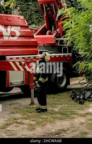 Dnepropetrovsk, Ukraine -09.20.2021: Fire in a residential five-story building. Firefighters are preparing to extinguish the fire. Stock Photo