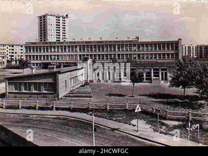 REIMS - MAISON BLANCHE - ECOLE GROUPE DUNKERQUE. Stock Photo