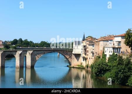 Villeneuve-sur-Lot landscape at the river Stock Photo