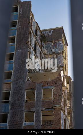 Demolition of 1960s office block Brighton Stock Photo