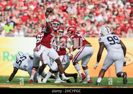 January 1, 2022: Arkansas Razorbacks quarterback KJ JEFFERSON (1) makes a pass during the Outback Bowl at Raymond James Stadium in Tampa, FL on January 1, 2022. (Credit Image: © Cory Knowlton/ZUMA Press Wire) Stock Photo