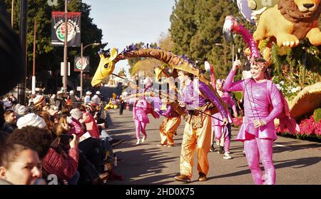 Los Angeles, USA. 1st Jan, 2022. People attend the 133rd Rose Parade along Colorado Boulevard in Pasadena, the United States, Jan. 1, 2022. Credit: Str/Xinhua/Alamy Live News Stock Photo