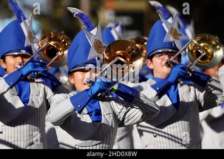 Los Angeles, USA. 1st Jan, 2022. People attend the 133rd Rose Parade along Colorado Boulevard in Pasadena, the United States, Jan. 1, 2022. Credit: Str/Xinhua/Alamy Live News Stock Photo