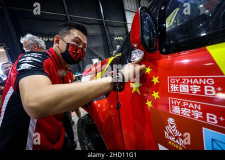 Hail, Saudi Arabia. 31st Dec, 2021. Photo provided by DPPI shows Chinese BAIC ORV BJ40 team's driver Zhang Guoyu checking his BJ40 car for preparing the 44th Dakar Rally in Jeddah, Saudi Arabia, Dec. 31, 2021. The 44th edition of Dakar Rally 2022, the largest event in the world of motorsport, started on Saturday with a Chinese BAIC ORV BJ40 team competing in the arduous race in Saudi Arabia. Credit: DPPI/Xinhua/Alamy Live News Stock Photo