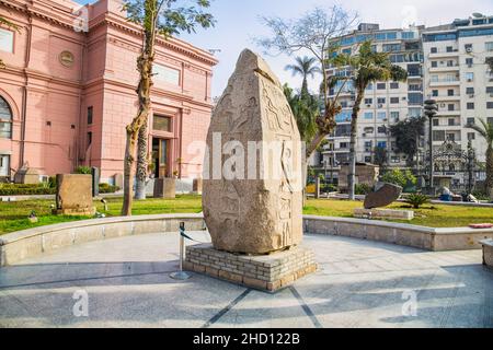 Cairo, Egypt - Jan 31, 2020: Statue in fromt of Egyptian Antiquities museum, known commonly as the Egyptian Museum or Museum of Cairo, Cairo, Egypt Stock Photo