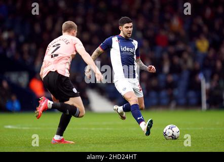 West Bromwich Albion's Alex Mowatt (right) and Cardiff City's Mark McGuinness during the Sky Bet Championship match at The Hawthorns, West Bromwich. Picture date: Sunday January 2, 2022. Stock Photo