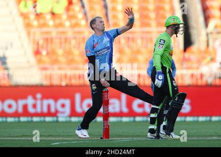 Sydney, Australia. 2nd January 2022; Sydney Showground Stadium, Sydney Olympic Park, NSW, Australia; BBL Big Bash League cricket, Sydney Thunder versus Adelaide Strikers; Peter Siddle of Adelaide Strikers in bowling action Credit: Action Plus Sports Images/Alamy Live News Stock Photo