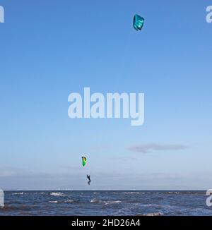 Longniddry, East Lothian, Scotland, UK. 2nd January 2022. Gusty wind at 20 km/h with potential gusts of 35 km/h temperature of 8 degrees for the few kitesurfers who ventured out on the choppy Firth of Forth. Conditions gave good potential for the experienced surfers to get some good air. Credit: Arch White Stock Photo