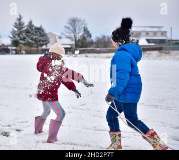 Pictured: Sisters Kerry Anne (7) and Jessica McBeth (9) from Armadale have some fun in the snow.  The first falls of snow in central Scotland meant fun in the snow for kids in Armadale, West Lothian.  (c) Dave Johnston Stock Photo