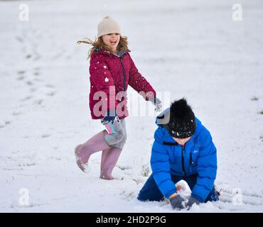 Pictured: Sisters Kerry Anne (7) and Jessica McBeth (9) from Armadale have some fun in the snow.  The first falls of snow in central Scotland meant fun in the snow for kids in Armadale, West Lothian.  (c) Dave Johnston Stock Photo