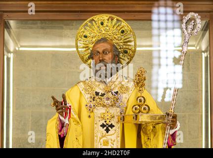 Saint Nicolas statue, Basilica San Nicola di Bari, Basilica of Saint Nicholas, pilgrimage destination for Roman Catholics and Orthodox Christians Stock Photo