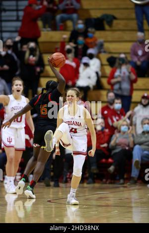 BLOOMINGTON, UNITED STATES - 2022/01/02: Indiana Hoosiers guard Ali Patberg (14) celebrates drawing a foul from Maryland Terrapins guard Ashley Owusu (15) during an NCAA women’s basketball game on January 2, 2022 in Bloomington, Ind. Indiana beat Maryland 70-63 in overtime. (Photo by Jeremy Hogan/The Bloomingtonian) Stock Photo