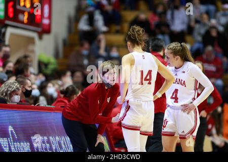 Bloomington, United States. 02nd Jan, 2022. Indiana University women's basketball coach Teri Moren (L) coaches against Maryland during the National Collegiate Athletic Association (NCAA) women's basketball game in Bloomington. Indiana University beat Maryland 70-63. Credit: SOPA Images Limited/Alamy Live News Stock Photo