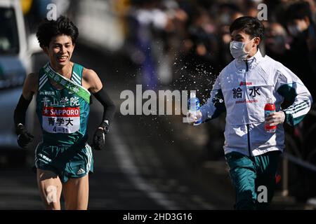 Kanagawa, Japan. Credit: MATSUO. 2nd Jan, 2022. Takayuki Iida () Ekiden : The 98th Hakone Ekiden Race, Tokyo-Hakone Round-Trip College Ekiden Race, 4th section in Kanagawa, Japan. Credit: MATSUO .K/AFLO SPORT/Alamy Live News Stock Photo