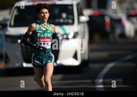 Kanagawa, Japan. Credit: MATSUO. 2nd Jan, 2022. Takayuki Iida () Ekiden : The 98th Hakone Ekiden Race, Tokyo-Hakone Round-Trip College Ekiden Race, 4th section in Kanagawa, Japan. Credit: MATSUO .K/AFLO SPORT/Alamy Live News Stock Photo