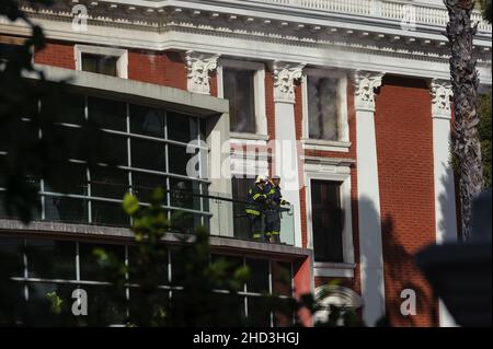 South Africa's national parliament smouldering after a fire broke out in the early hours of 2 January 2022 in central Cape Town Stock Photo