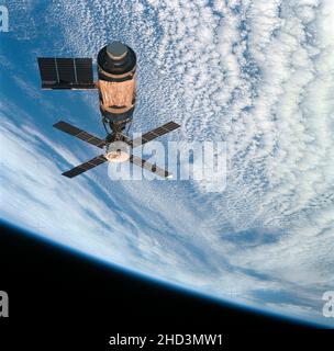 (8 Feb. 1974) --- An overhead view of the Skylab space station cluster in Earth orbit as photographed from the Skylab 4 Command and Service Modules (CSM) during the final fly-around by the CSM before returning home. The space station is contrasted against a cloud-covered Earth. Note the solar shield which was deployed by the second crew of Skylab and from which a micrometeoroid shield has been missing since the cluster was launched on May 14, 1973. The OWS solar panel on the left side was also lost on workshop launch day Stock Photo