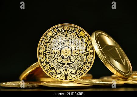 Set Of Gold Coins With Mayan Or Aztec Tribal Animals And Idols. Ui Game  Assets, Mexican Mesoamerican Ethnic Money. Ancient Civilization Vector  Signs Dragon Or Lion Head, Lizard, Turtle And Snake, Sun