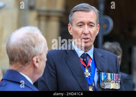 Lieutenant General James Bashall CB CBE, National President, Royal British Legion speaks to Nicholas Witchell, BBC Royal Correspondentk Stock Photo