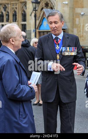 Lieutenant General James Bashall CB CBE, National President, Royal British Legion speaks to Nicholas Witchell, BBC Royal Correspondentk Stock Photo