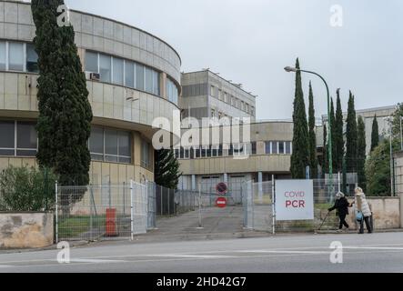 Palma de Mallorca, Spain; january 02 2022: Covid-19 vaccination point at the antique Son Dureta hospital in Palma de Mallorca. People with mask queuin Stock Photo