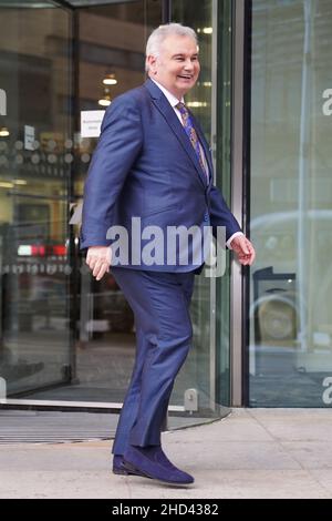 TV presenter Eamonn Holmes leaves the offices of GB News at The Point in Paddington, London, after he joined co-host Isabel Webster for the first episode of the channel's new 'Breakfast with Eamonn and Isabel' programme on Monday. Picture date: Monday January 3, 2022. Stock Photo