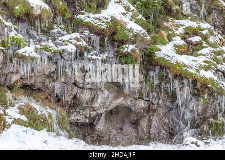 Hanging Rock Peak District Stock Photo Alamy