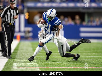 Las Vegas Raiders safety Roderic Teamer (33) celebrates a