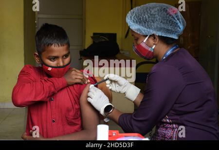 Mumbai, India. 03rd Jan, 2022. A health worker administers a dose of Covaxin vaccine to a student of Sainath school in Navi Mumbai.Vaccination for children in the age group of 15-18 years of age was launched in India. Credit: SOPA Images Limited/Alamy Live News Stock Photo